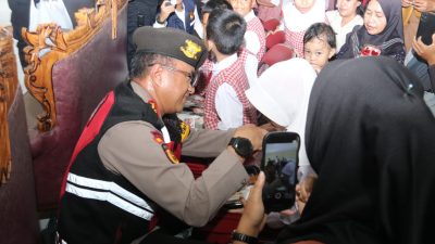 Polda Sumsel Gelar Makan Sehat Gratis di SLB Negeri Pembina Palembang